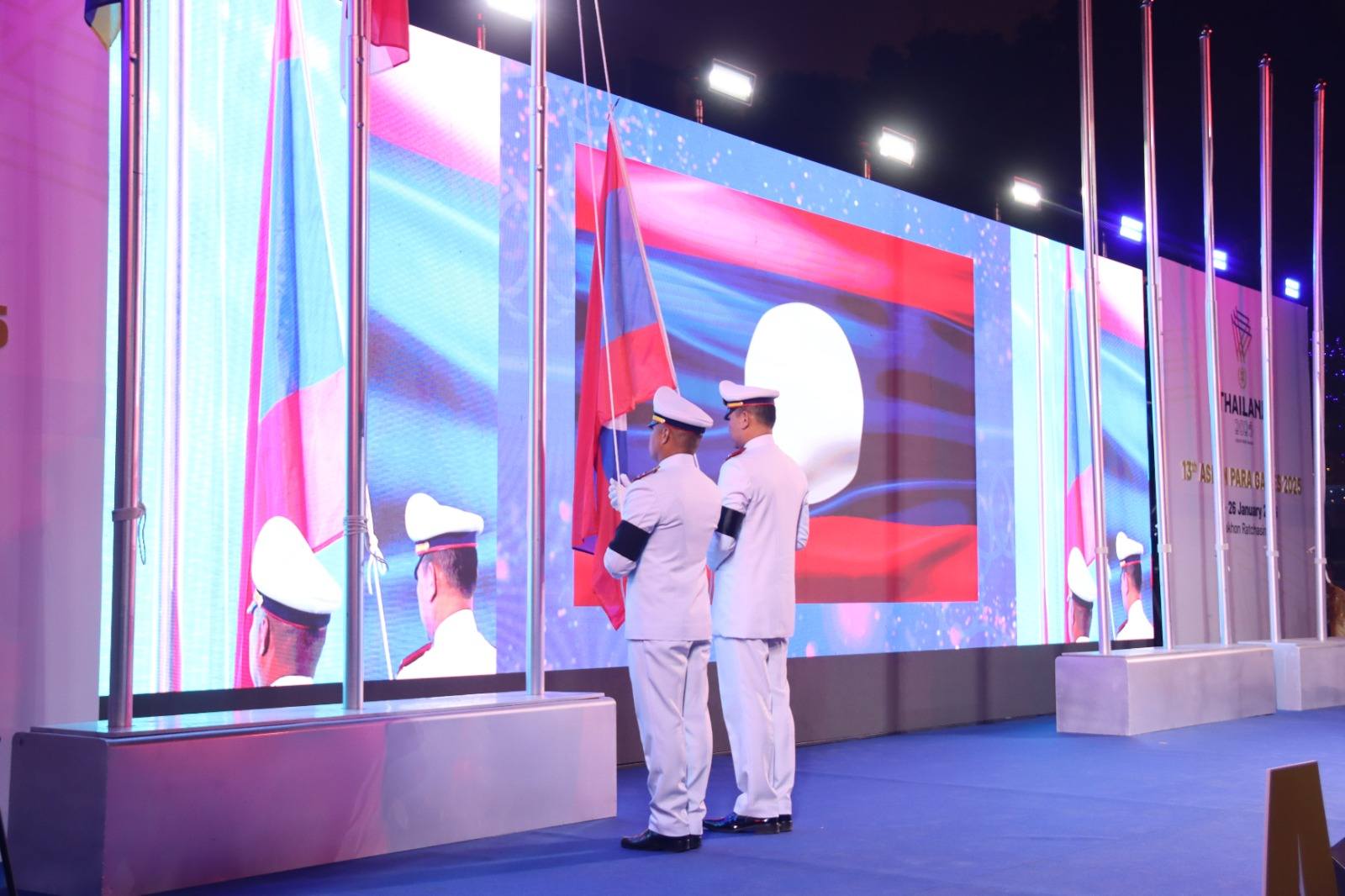 ທຸງຊາດລາວ ຖືກເຊີນຂຶ້ນສູ່ຍອດເສົາ ໃນງານກິລາອາຊຽນ ພາຣາເກມ ຄັ້ງທີ 13 ຢ່າງເປັນທາງການ