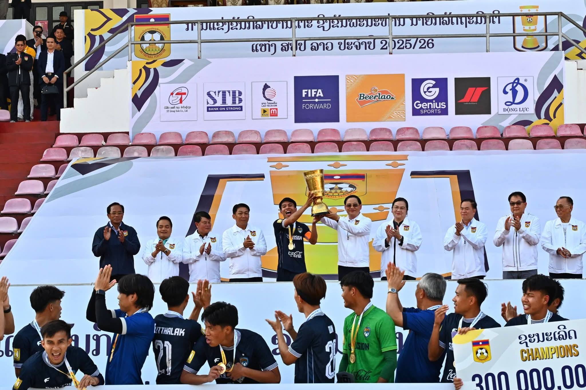 ເອສຣາ ໄລ່ຕ້ອນ ກອງທັບ 4-1 ຄວ້າແຊ໋ມບານເຕະຊີງຂັນນາຍົກ ສະໄໝທີ 2 ມາຄອງຢ່າງຍິ່ງໃຫຍ່