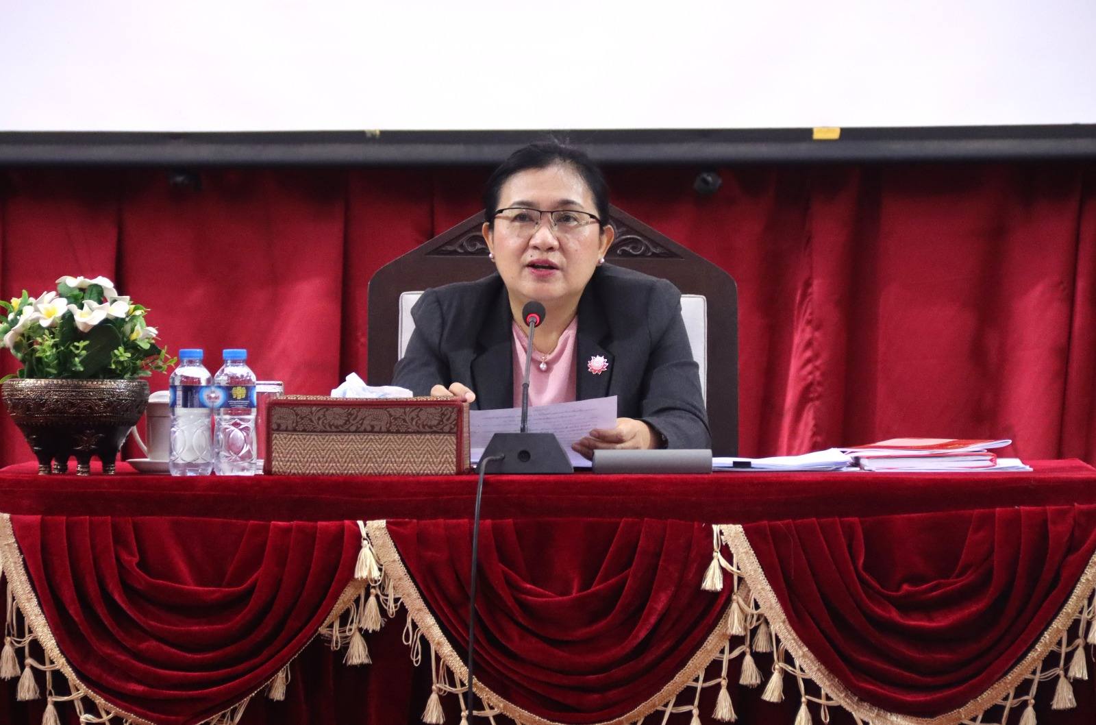 ມະຫາວິທະຍາໄລແຫ່ງຊາດ ເຊື່ອມຊຶມເອກະສານສຳຄັນຂອງພັກ