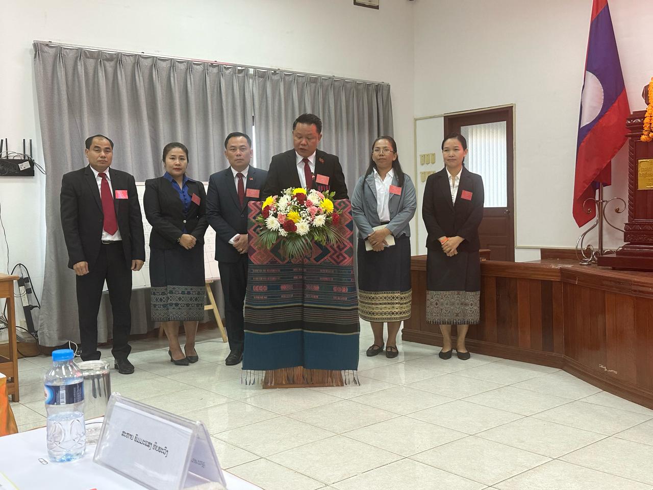 ຄະນະຊຸດໃຫມ່